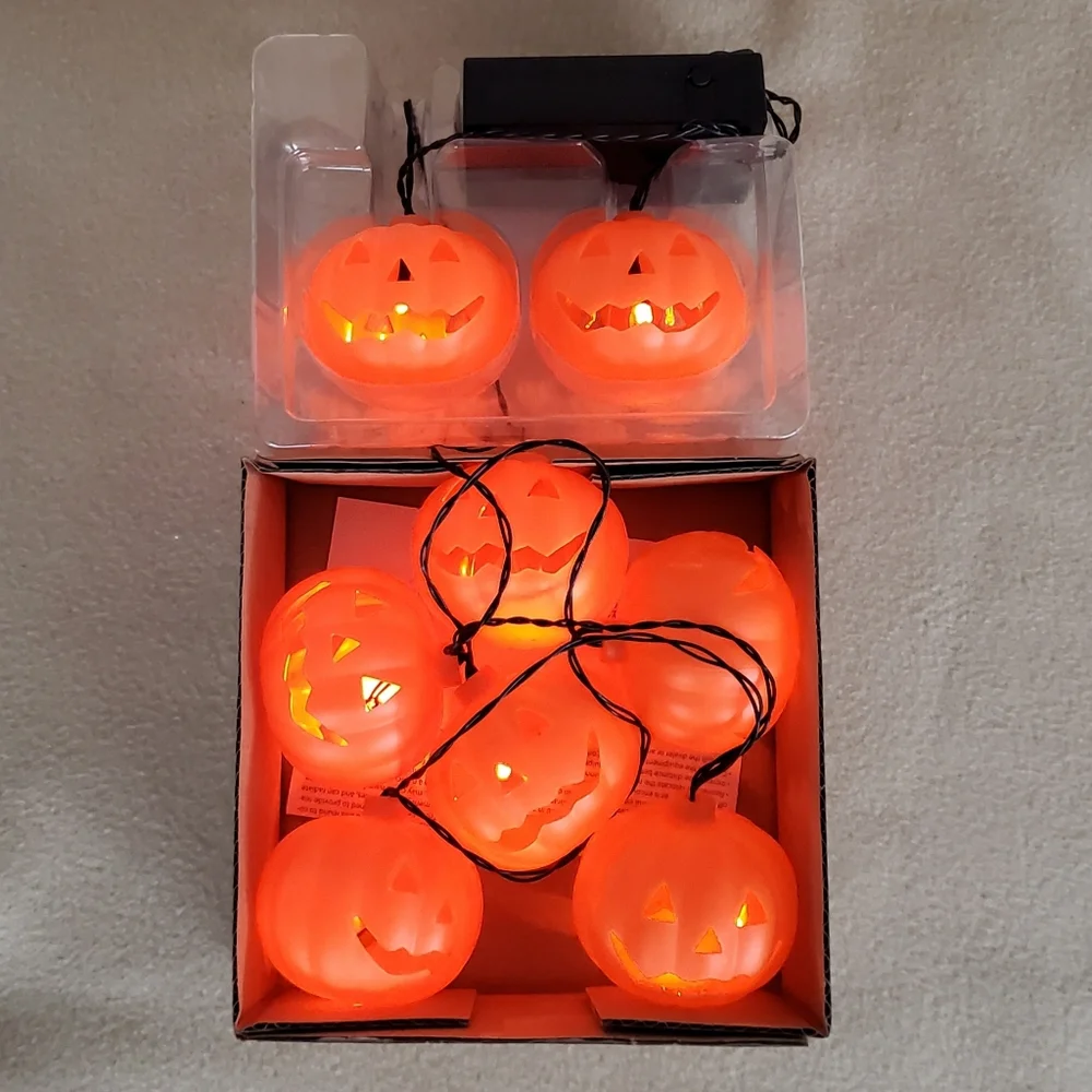 String of 8 halloween battery operated led orange blinking pumpkin lights